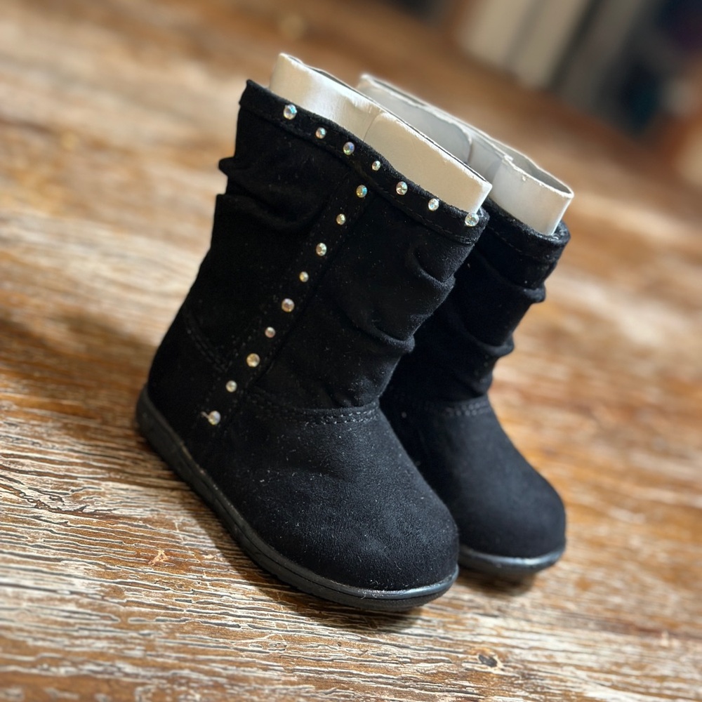 Brand new toddler girls boots black velvet with zipper size 2